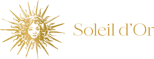 Logo de la Parfumerie du Soleil d'Or composé d'un visage ensoleillé et d'un nom en lettres dorées