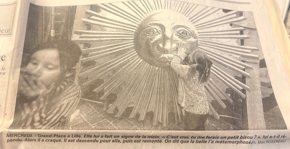 Victorine et Apolline Maes enfants devant le soleil doré, article de presse de 2003
