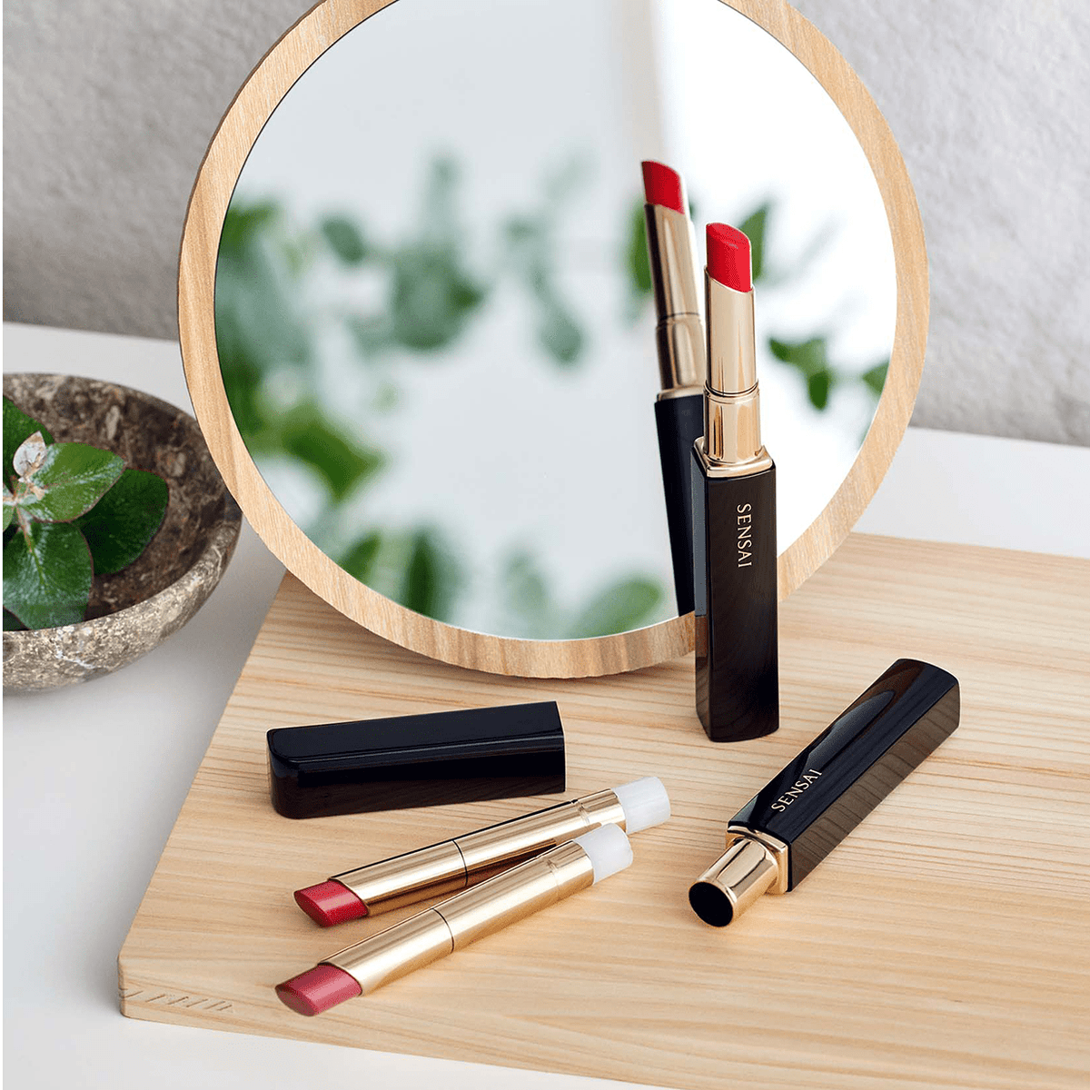 FLACON ROUGE À LÈVRES CONTOUR - COULEURS - 1pc SENSAÏ - Parfumerie du Soleil d'Or