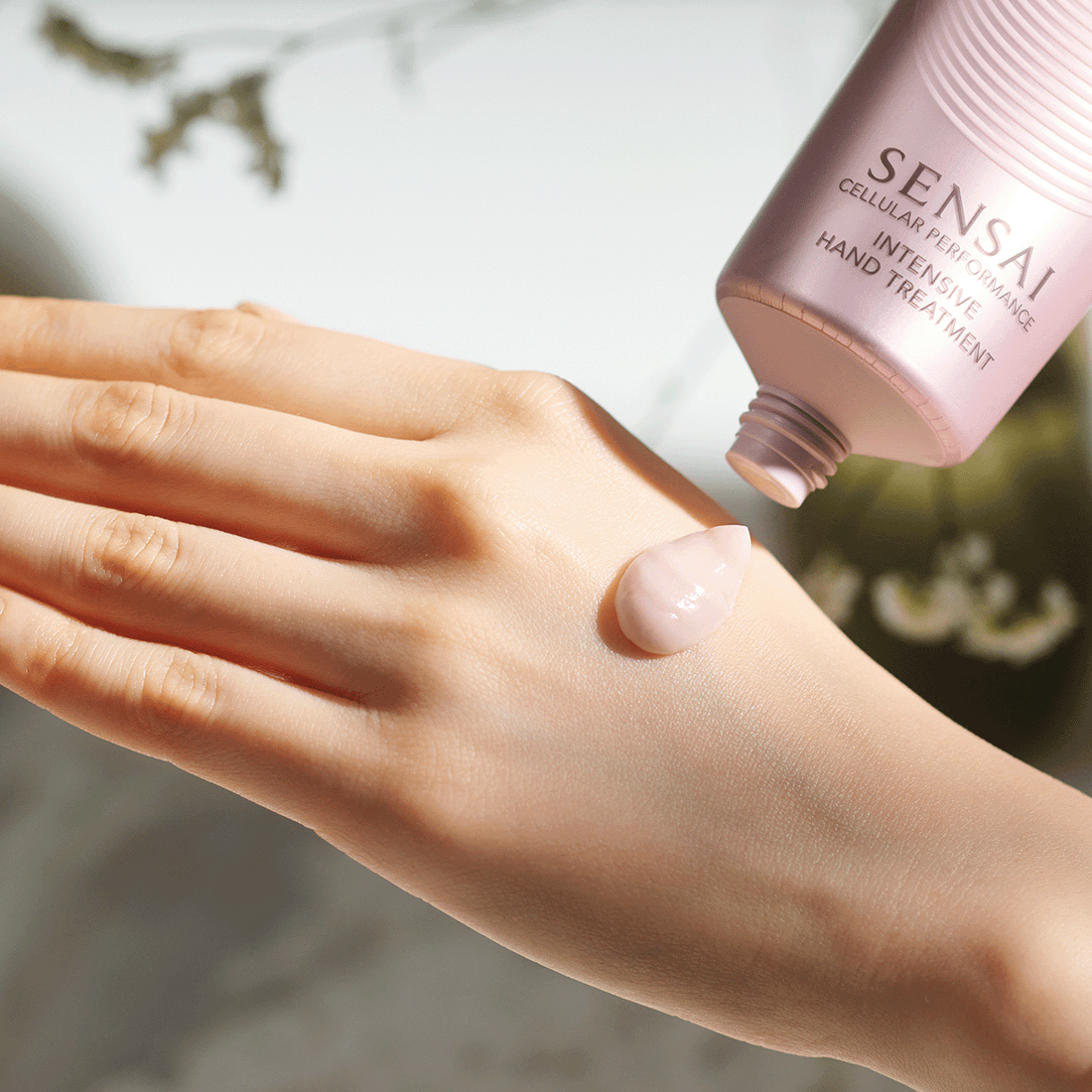 SOIN INTENSIF POUR LES MAINS SENSAÏ - Soleil d'Or