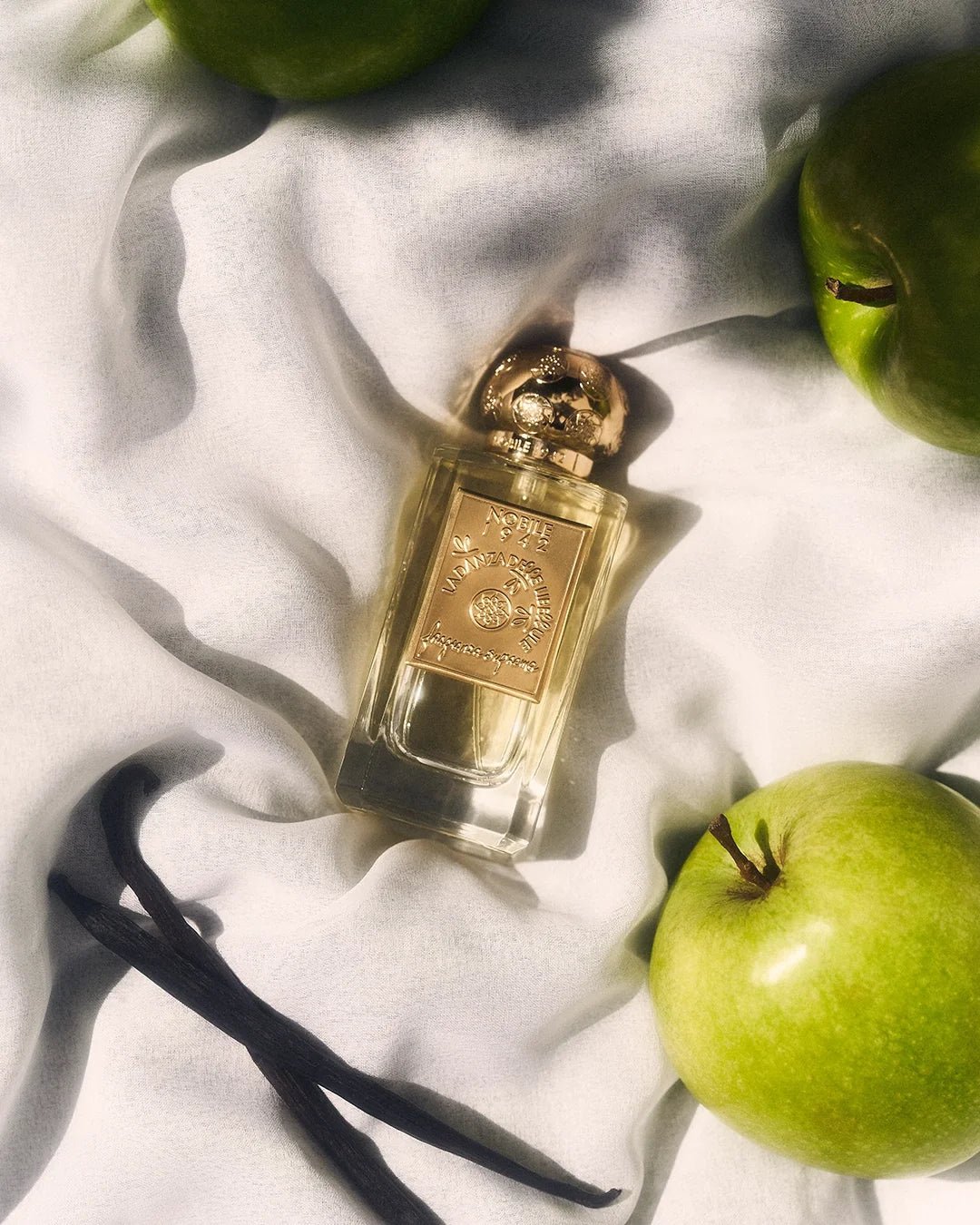 La Danza delle Libellule by Nobile 1942, bottle in a lifestyle setting