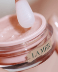 Load image into Gallery viewer, LE GOMMAGE DOUX POUR LES LÈVRES LA MER - Soleil d'Or
