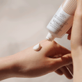 Charger l'image dans la visionneuse de la galerie, CRÈME PROTECTION SOLAIRE POUR LE VISAGE SENSAÏ - Soleil d'Or
